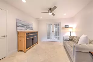 3208 W Hawthorne Rd, Tampa, FL 33611 - Photo 13