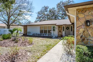 2860 Longleaf Ln, Palm Harbor, FL 34684 - Photo 5