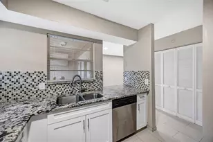 9465 Forest Hills Cir, Tampa, FL 33612 - Photo 29