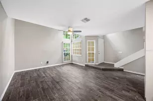 9465 Forest Hills Cir, Tampa, FL 33612 - Photo 23