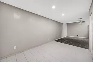 9465 Forest Hills Cir, Tampa, FL 33612 - Photo 19