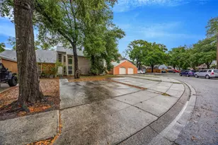 9465 Forest Hills Cir, Tampa, FL 33612 - Photo 3