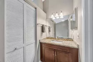 9465 Forest Hills Cir, Tampa, FL 33612 - Photo 41