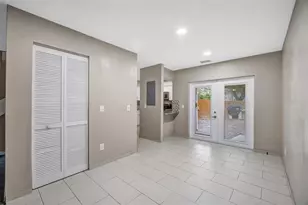 9465 Forest Hills Cir, Tampa, FL 33612 - Photo 17