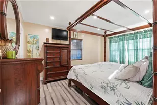 2415 16th St N, Saint Petersburg, FL 33704 - Photo 11