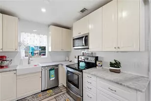 2415 16th St N, Saint Petersburg, FL 33704 - Photo 7