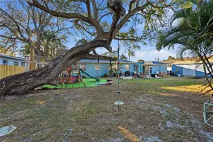 2415 16th St N, Saint Petersburg, FL 33704 - Photo 29