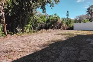 327 Barbara Cir, Belleair, FL 33756 - Photo 17