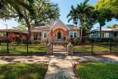 446 21st Avenue NE, Saint Petersburg, FL 33704 - Photo 1