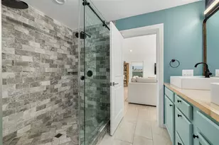 240 24th Ave N, Saint Petersburg, FL 33704 - Photo 17