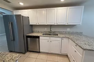 8202 Almond Pl, Tampa, FL 33615 - Photo 5