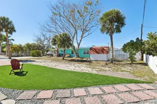 13135 4th St E, Madeira Beach, FL 33708 - Photo 25