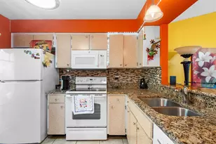 324 Knottwood Ct, Sun City Center, FL 33573 - Photo 5