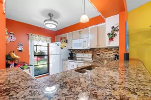 324 Knottwood Ct, Sun City Center, FL 33573 - Photo 7