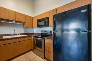 3002 W Cleveland St, Tampa, FL 33609 - Photo 9