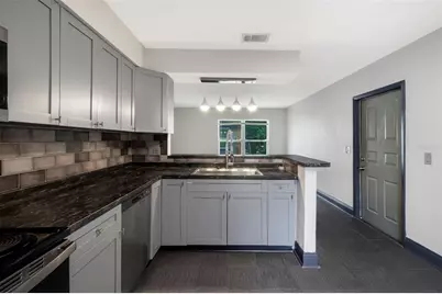 7917 Lakeshore Drive, Tampa, FL 33604 - Photo 9