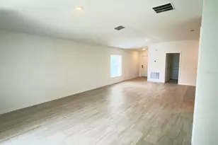 2318 Allium Roseum Ln, Plant City, FL 33565 - Photo 7