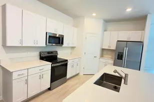 2318 Allium Roseum Ln, Plant City, FL 33565 - Photo 13