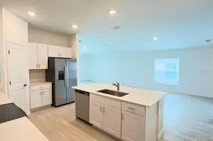 2318 Allium Roseum Ln, Plant City, FL 33565 - Photo 9