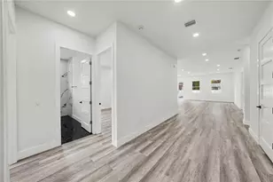 5240 66th Way N, Saint Petersburg, FL 33709 - Photo 9