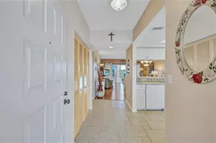 6475 Shoreline Dr, Saint Petersburg, FL 33708 - Photo 5