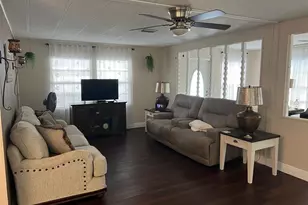 136 Royal Palm Cir, Largo, FL 33778 - Photo 25