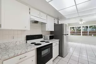 13317 Lake George Ln, Tampa, FL 33618 - Photo 13