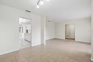 13317 Lake George Ln, Tampa, FL 33618 - Photo 9