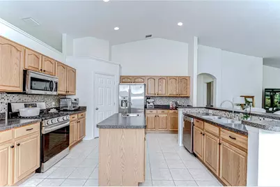 7107 Colonial Lake Dr, Riverview, FL 33578 - Photo 9