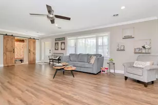 2201 S Village Ave, Tampa, FL 33612 - Photo 29