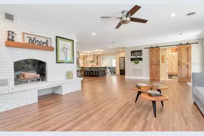 2201 S Village Avenue, Tampa, FL 33612 - Photo 9