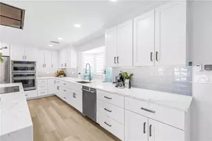 1093 42nd Ave NE, Saint Petersburg, FL 33703 - Photo 9