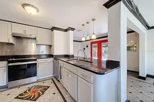 2206 Howard Ln, Tampa, FL 33612 - Photo 7