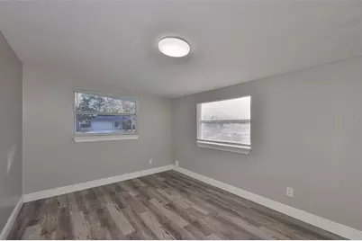 5620 Harding Boulevard NE, Saint Petersburg, FL 33703 - Photo 7