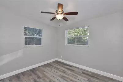 5620 Harding Boulevard NE, Saint Petersburg, FL 33703 - Photo 17