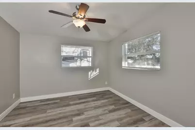 5620 Harding Boulevard NE, Saint Petersburg, FL 33703 - Photo 21