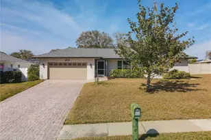 2029 Spanish Pines Dr, Dunedin, FL 34698 - Photo 3