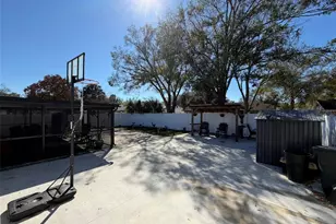 911 Maydell Dr, Tampa, FL 33619 - Photo 41