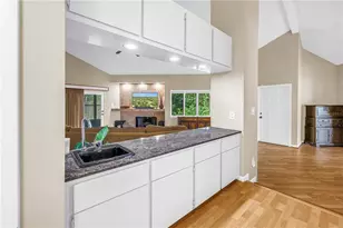 10495 Longwood Dr, Seminole, FL 33777 - Photo 15