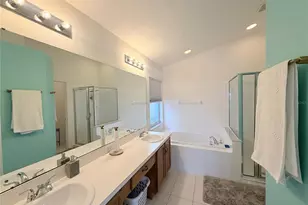 8415 Canterbury Lake Blvd, Tampa, FL 33619 - Photo 27