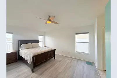 8415 Canterbury Lake Boulevard, Tampa, FL 33619 - Photo 11