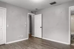 9402 Charlesberg Dr, Tampa, FL 33635 - Photo 11