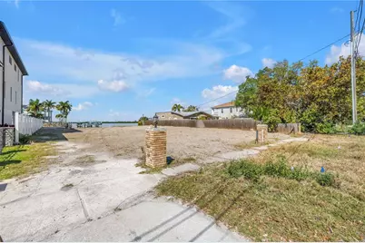 2129 Bayou Grande Boulevard NE, Saint Petersburg, FL 33703 - Photo 7