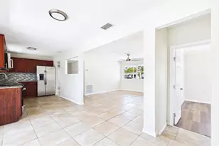 4418 W Fairview Heights, Tampa, FL 33616 - Photo 7