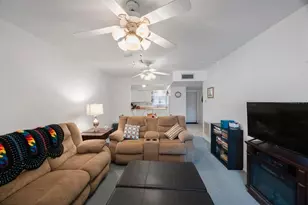 9945 47th Ave N, Saint Petersburg, FL 33708 - Photo 11