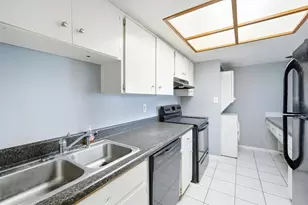 7830 Niagara Ave, Tampa, FL 33617 - Photo 7