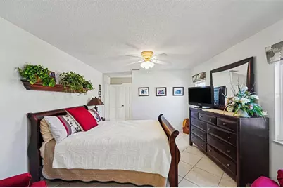 312 Thorn Hill Place, Sun City Center, FL 33573 - Photo 11