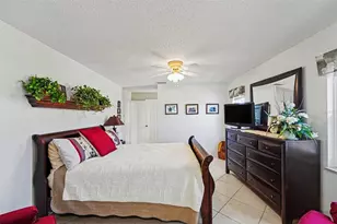 312 Thorn Hill Pl, Sun City Center, FL 33573 - Photo 11