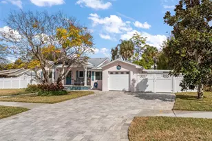 216 Grove Cir S, Dunedin, FL 34698 - Photo 35