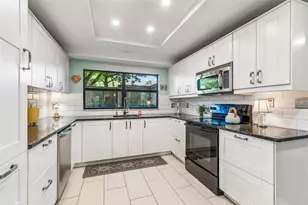 4438 Summer Oak Dr, Tampa, FL 33618 - Photo 5